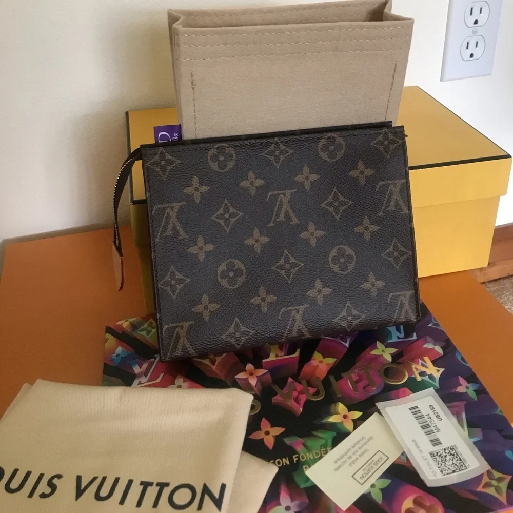 Louis Vuitton Monogram Toiletry 19 - Picture 2 of 12